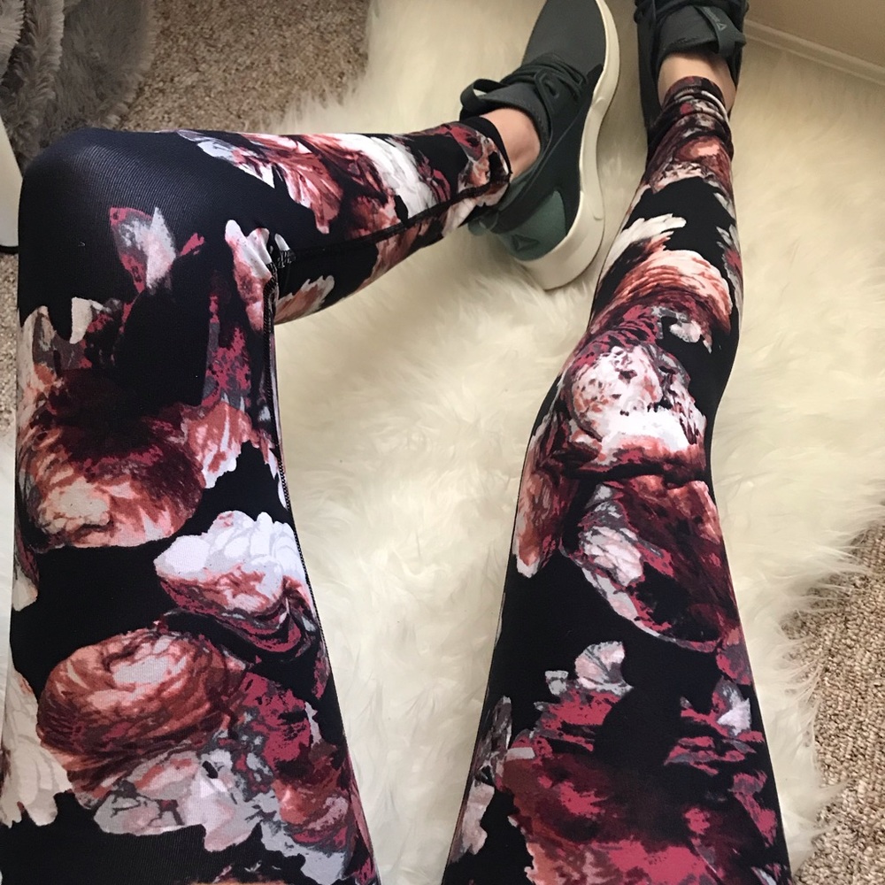 Victoria’s Secret Knockout Floral Tight Legging